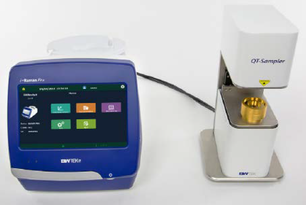 Портативный рамановский спектрометр QTRam с измерительным аксессуаром QT-Sampler для проведения измерений методом TRS