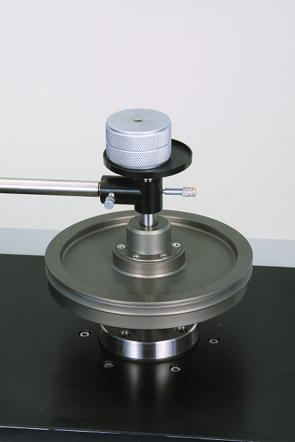 Диск и шариковый индентор